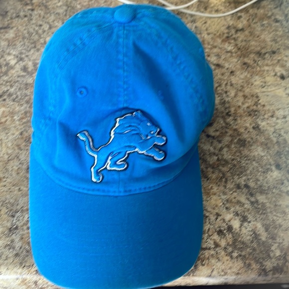 Women’s fitted NFL Detroit Lions hat small - Picture 1 of 2